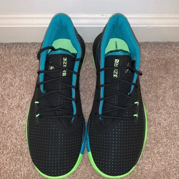 UA Curry 3Zero Grade School - Picture 3 of 4